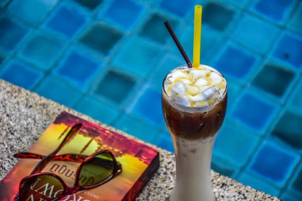 Ocean And Ole Patong Hotel Exterior photo
