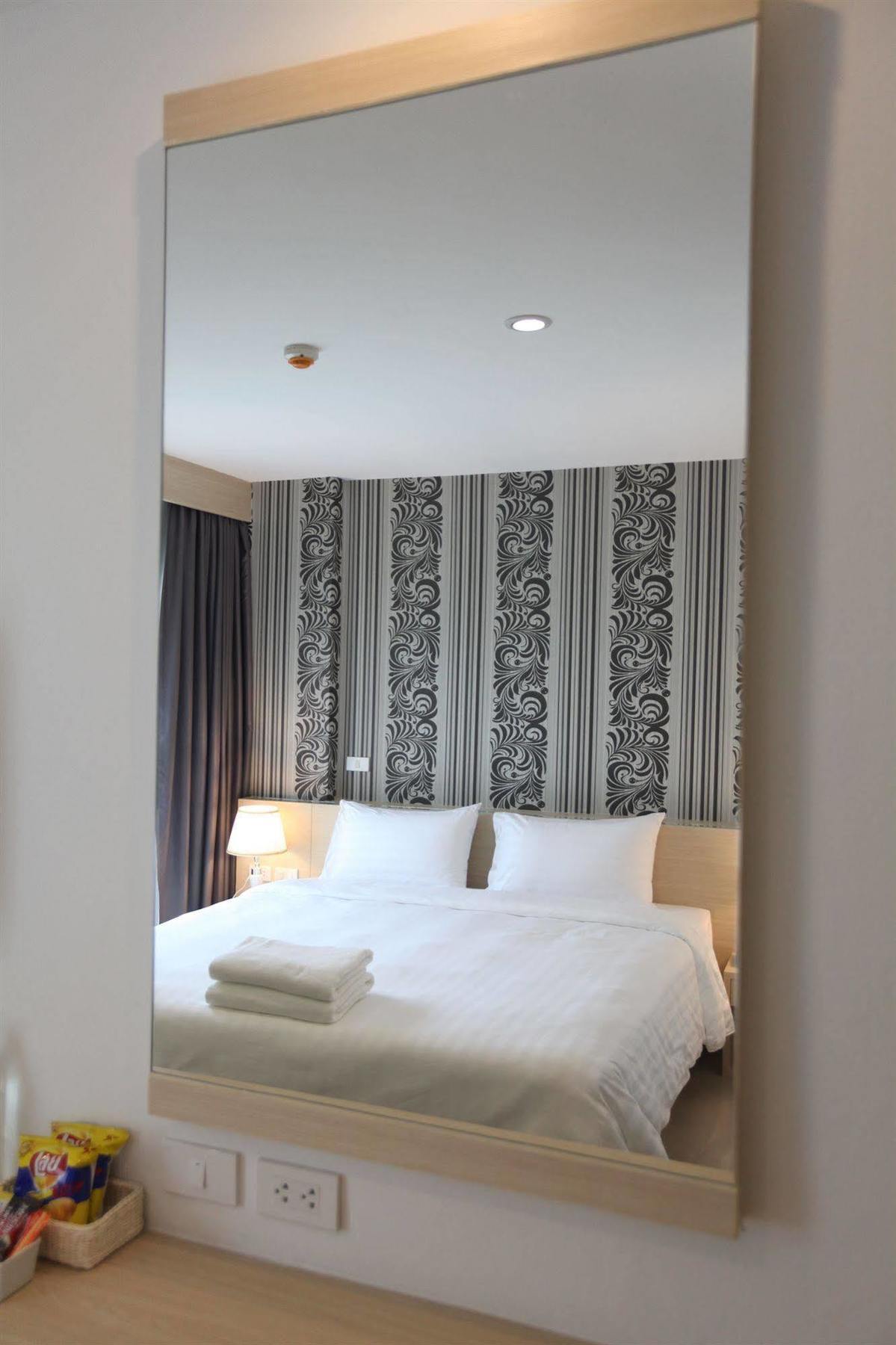 Ocean And Ole Patong Hotel Exterior photo